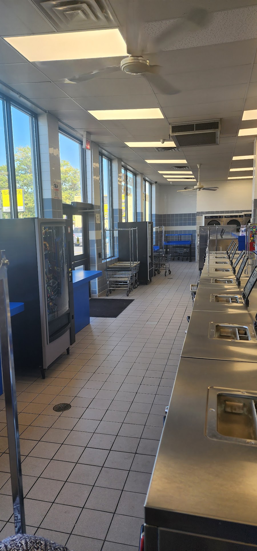 Inside the Scrub A Dub laundromat in Berwyn, IL